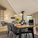Casa vacanze Gorgeous In With Kitchen