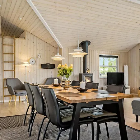 Dom wakacyjny Gorgeous In With Kitchen