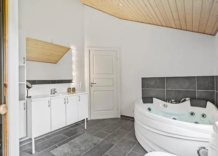 Gorgeous In With Kitchen بيت للعطل