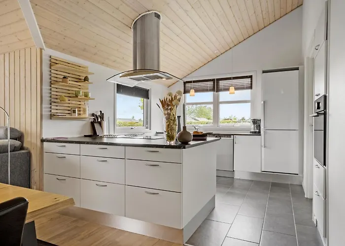 Gorgeous In With Kitchen بيت للعطل
